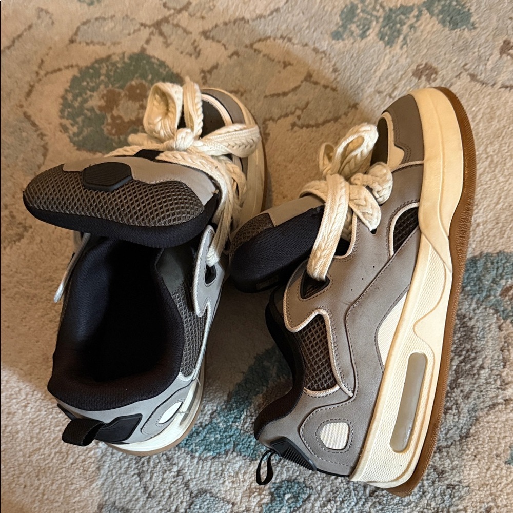 Zara Gray, Black and White High-Top Kids Sneakers - Picture 3 of 4